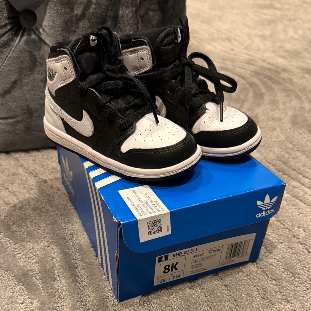 Adidas Kids Black and White Sneakers. Like New